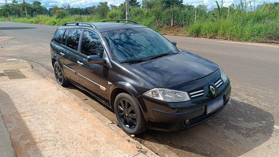 RENAULT MEGANE 1.6 DYNAMIQUE GRAND TOUR 16V FLEX 4P MANUAL RENAULT MEGANE 1.6 DYNAMIQUE GRAND TOUR 16V FLEX 4P MANUAL